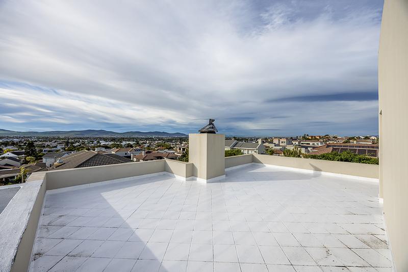 To Let 4 Bedroom Property for Rent in West Beach Western Cape
